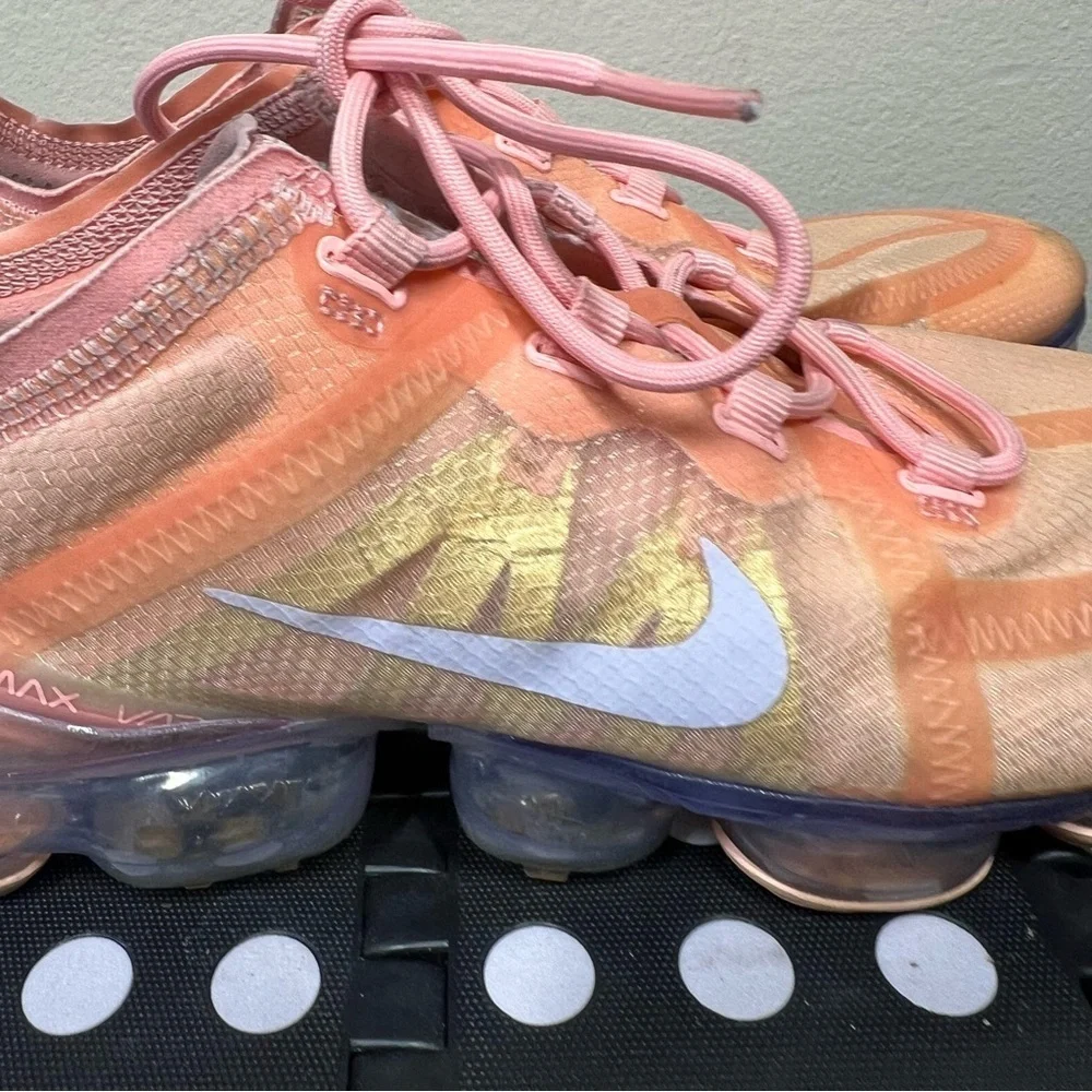 Nike Air VaporMax 2019 Running Shoes Womens Size 10 AR6632-603 Bleached Coral